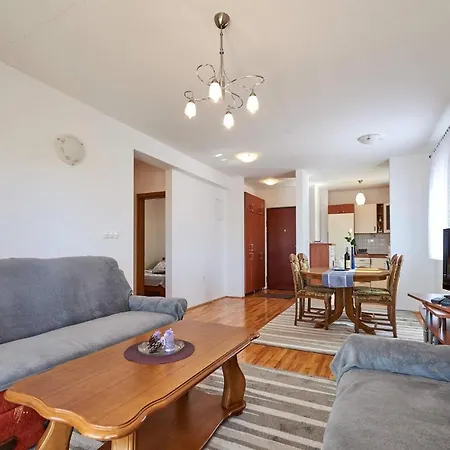 Stunning In Okrug Gornji With Wifi Apartment *