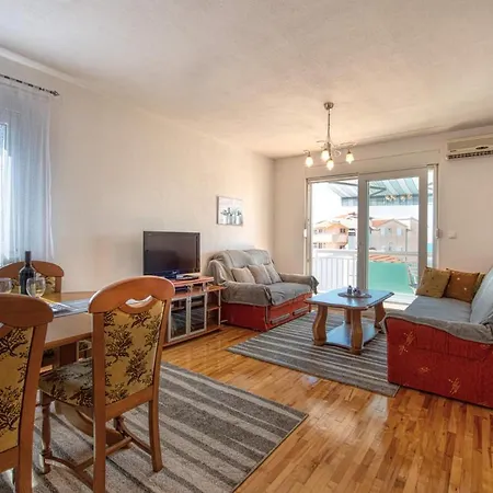 Stunning In Okrug Gornji With Wifi Trogir