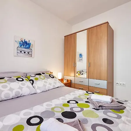 Apartment Stunning In Okrug Gornji With Wifi
