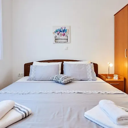 Stunning In Okrug Gornji With Wifi Apartment *